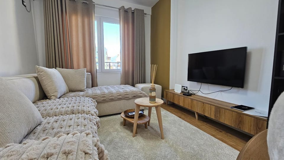 Communal lounge/ TV room, TV and multimedia, Living room, Seating area, Evening entertainment