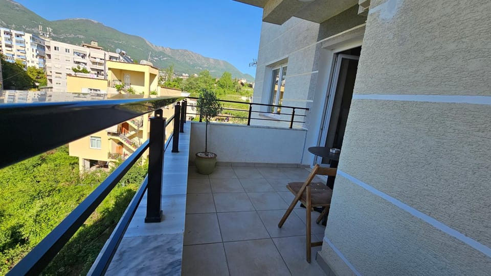 View (from property/room), Balcony/Terrace, Mountain view