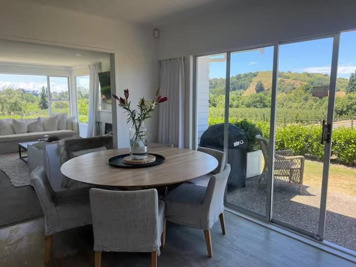 Wineries and cycle tracks on your doorstep House in Havelock North