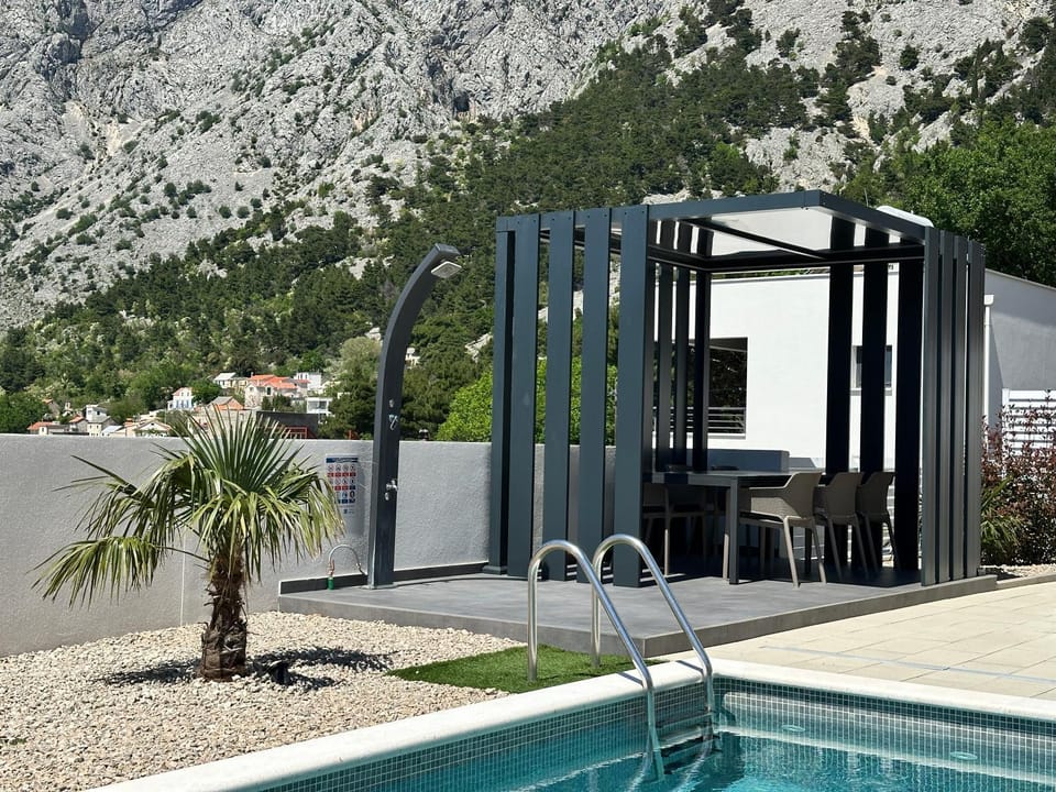 Villa Marco Polo , grijani bazen , jacuzzi Villa in Baška Voda
