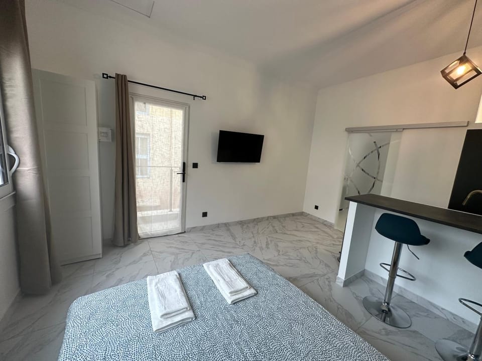 La maison de Julia menton studio bleuté Apartment in Roquebrune-Cap-Martin