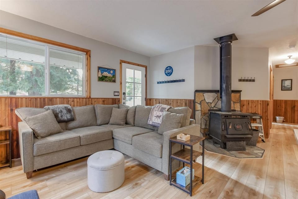 Mr. Gnomerson’s Hideaway | AC, EV, Pets House in Washington