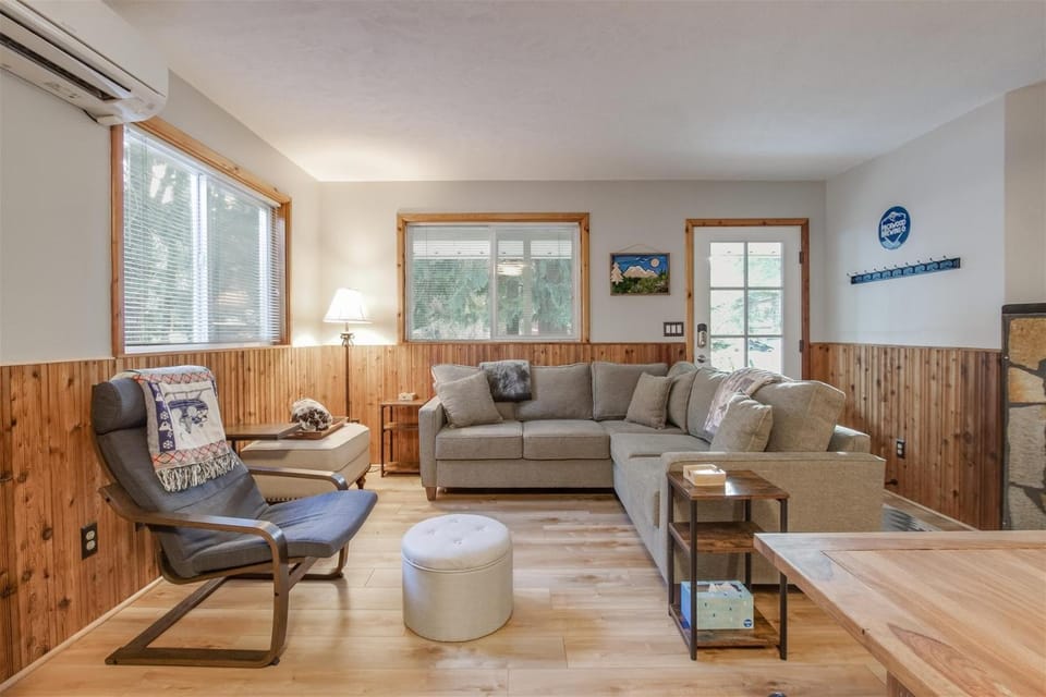 Mr. Gnomerson’s Hideaway | AC, EV, Pets House in Washington