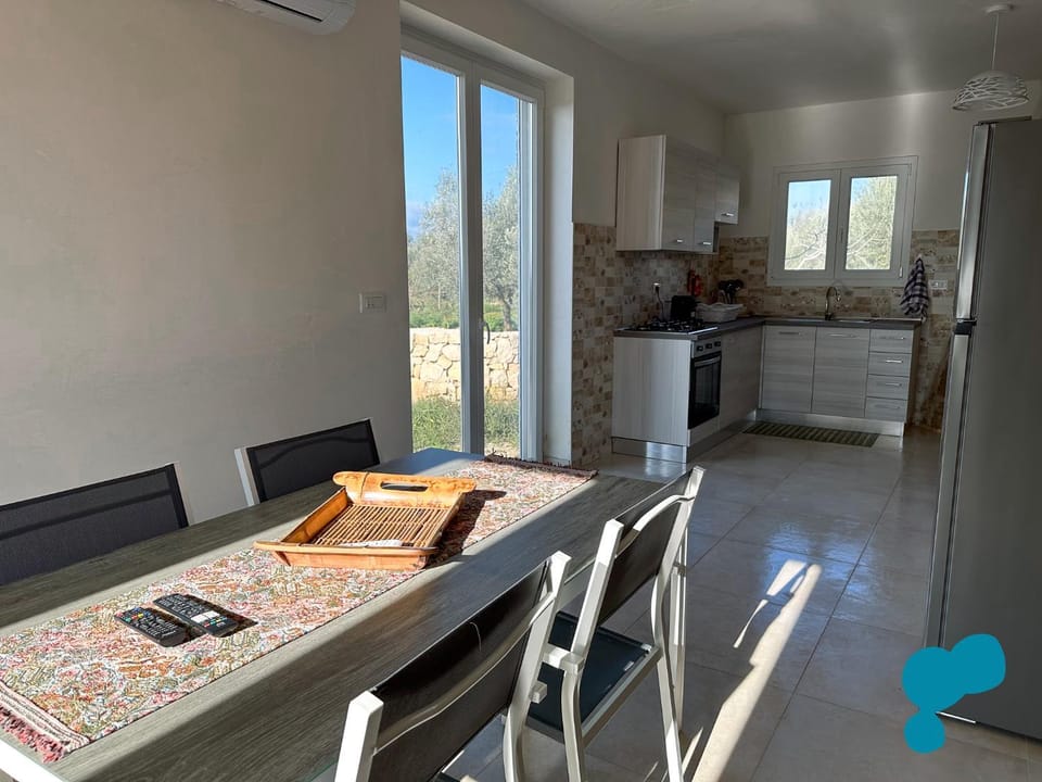 Kitchen or kitchenette, Living room, Seating area, Dining area, oven, stove