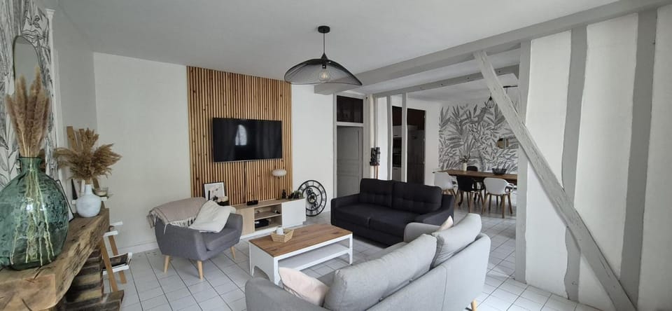 Communal lounge/ TV room, TV and multimedia, Living room