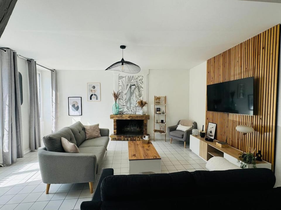 Communal lounge/ TV room, TV and multimedia, Living room