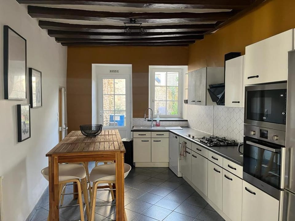 Kitchen or kitchenette, Dining area, dishwasher, stove