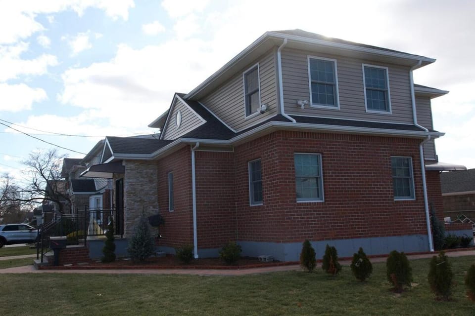 Beautifully Renovated 3-Bedroom Guest Stay Villa in Long Island