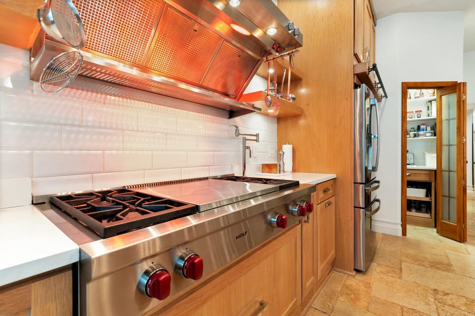 Kitchen or kitchenette, stove