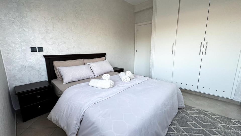 Bed, Bedroom, towels