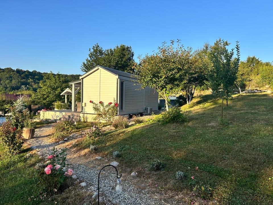 Property building, Day, Garden, Garden view