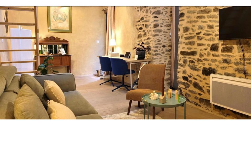 Communal lounge/ TV room, Living room, Seating area