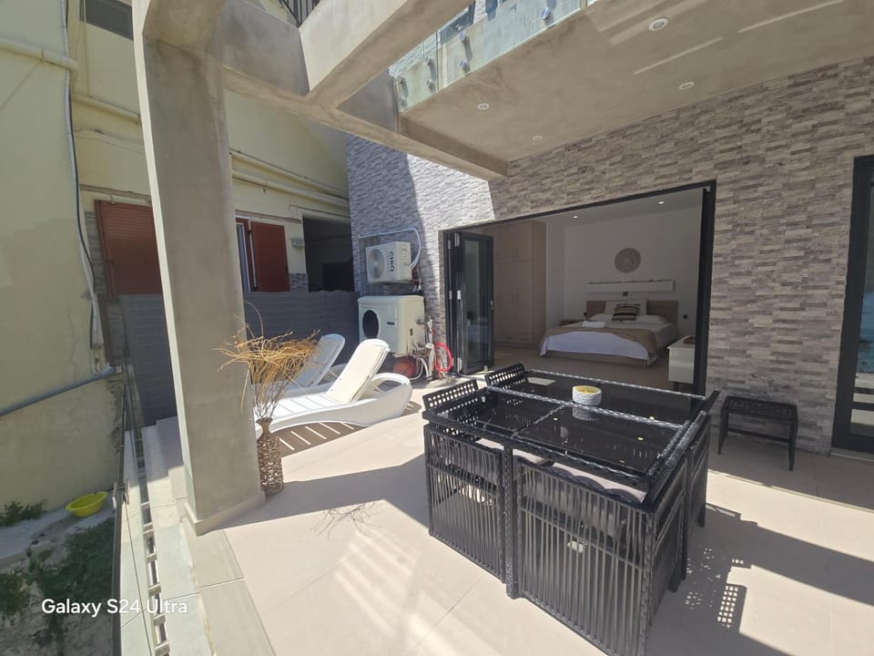 Patio, Balcony/Terrace, sunbed