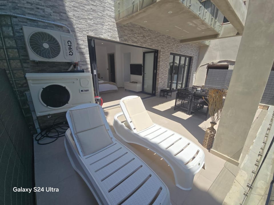 Patio, Balcony/Terrace, sunbed