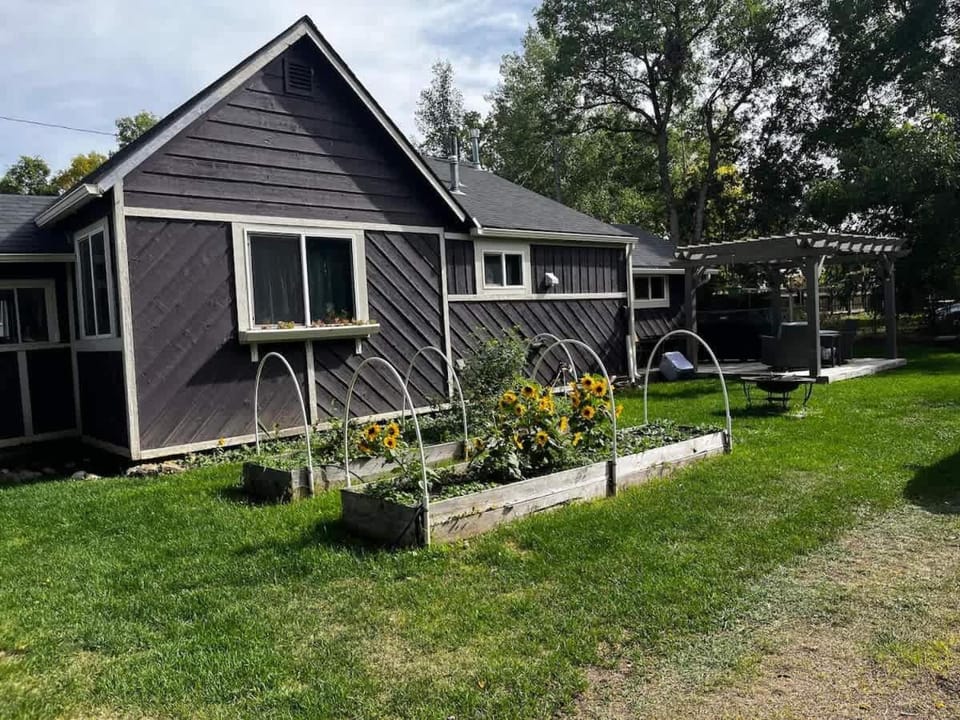 The Purple Palace - Historic Downtown BZN House in Bozeman