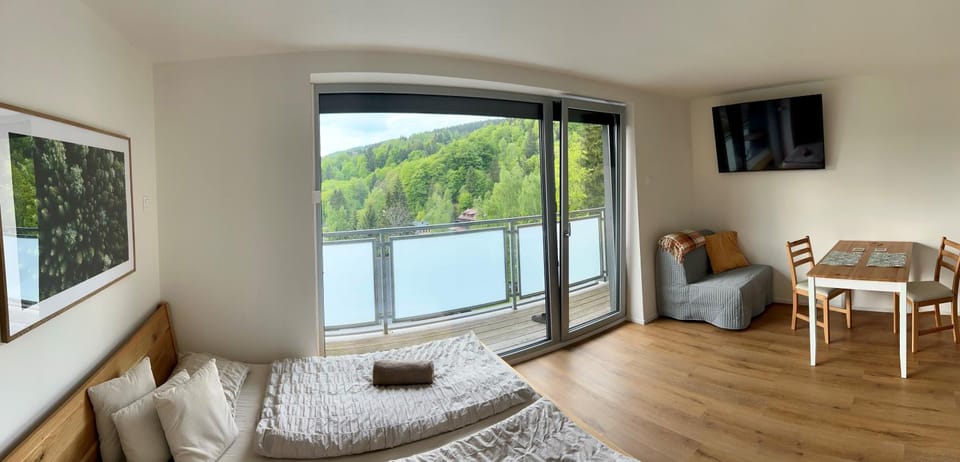 Communal lounge/ TV room, TV and multimedia, View (from property/room), Mountain view