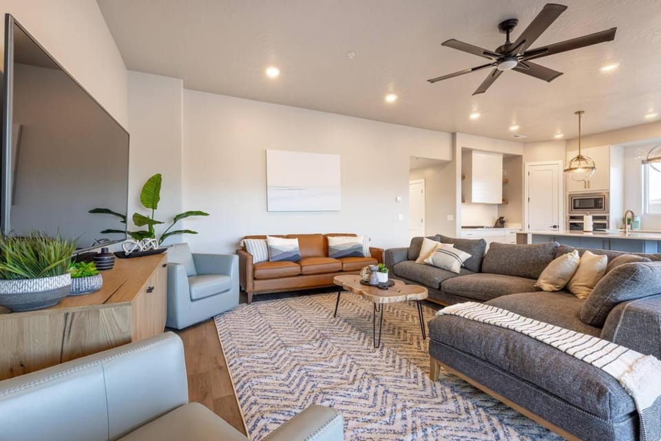 Poolside Retreat for 20 Spa Rooftop Fire House in Washington