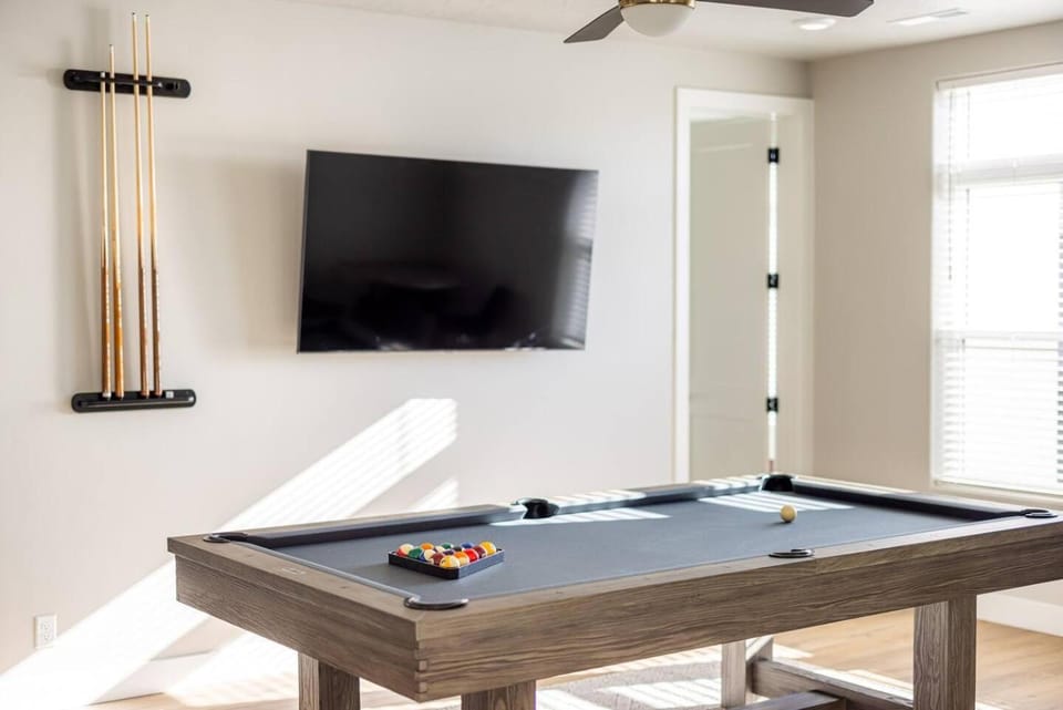 Poolside Retreat for 20 Spa Rooftop Fire House in Washington