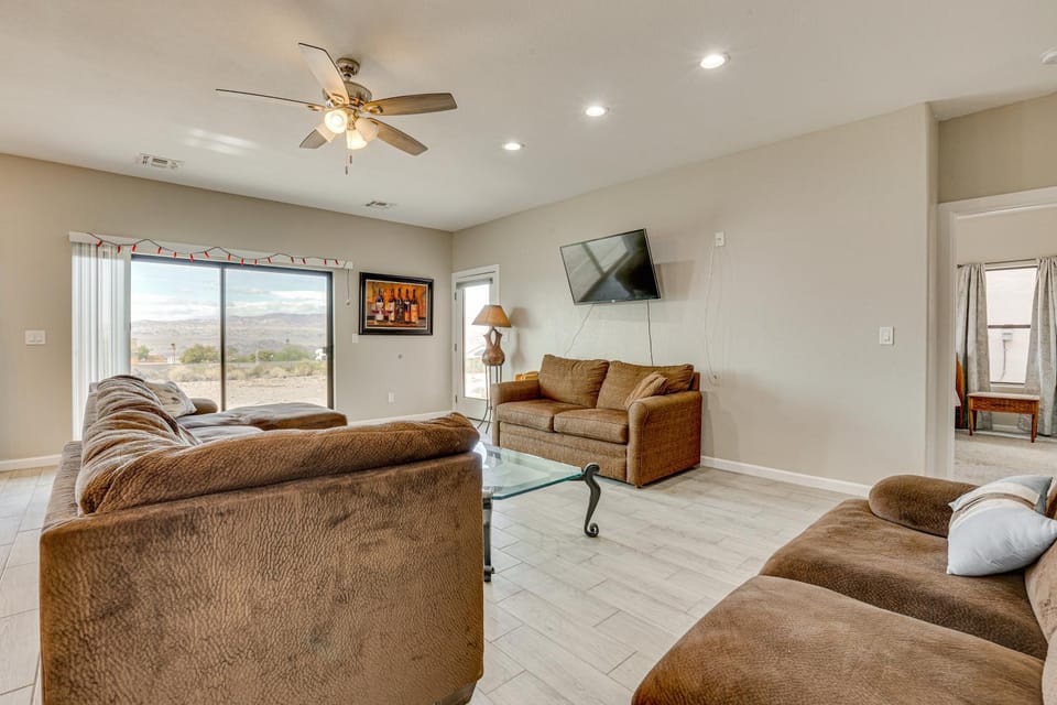 7 Mi to Golf: Mtn-View Retreat in Bullhead City House in Bullhead City