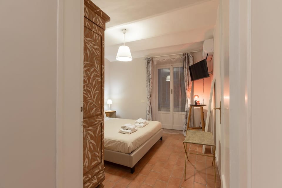 San Ambrogio Courtyard in Florence Apartment in Florence