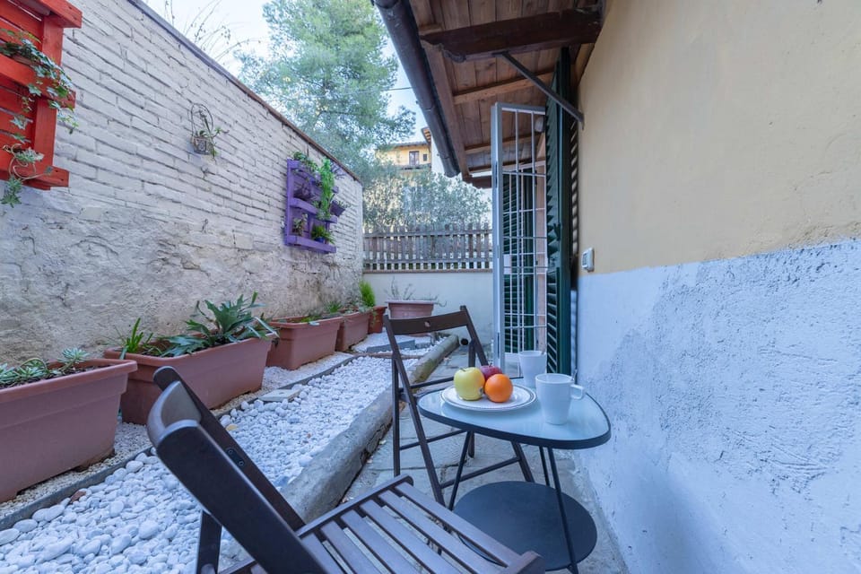 San Ambrogio Courtyard in Florence Apartment in Florence