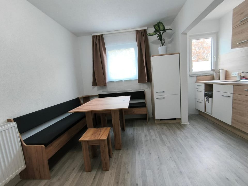 Kitchen or kitchenette, Living room, Seating area, Dining area, oven, stove