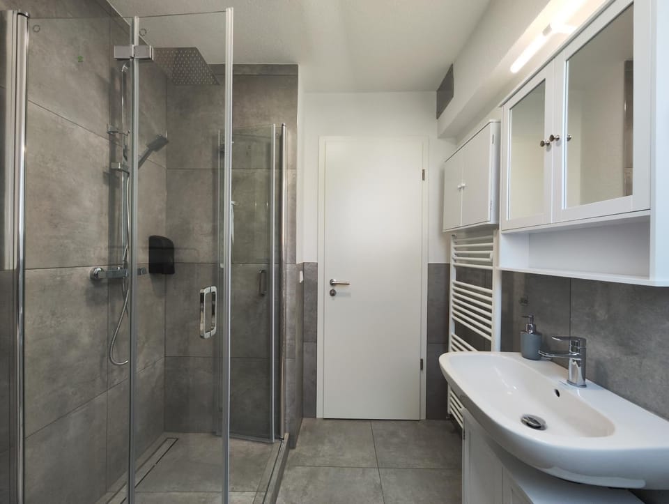 Shower, Bathroom, towels