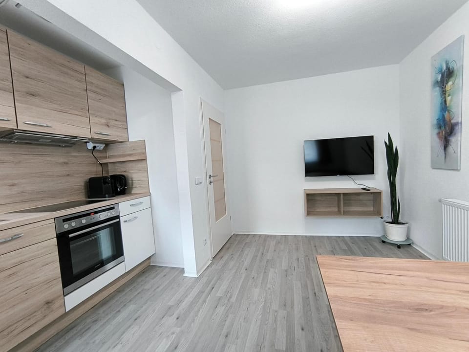 TV and multimedia, Kitchen or kitchenette, oven, stove