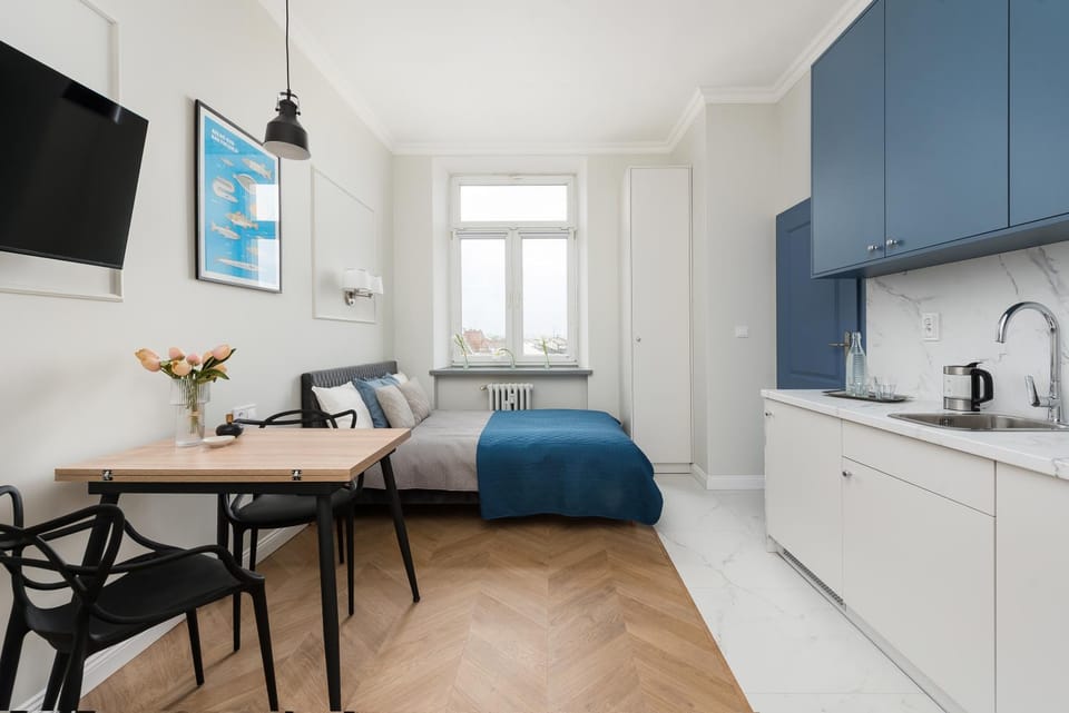 Bed, TV and multimedia, Kitchen or kitchenette, Living room, Photo of the whole room, Seating area, Dining area, Bedroom