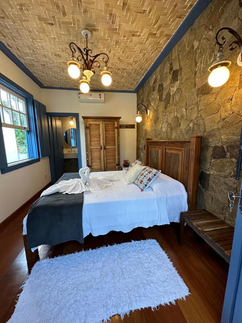 Bed, Photo of the whole room