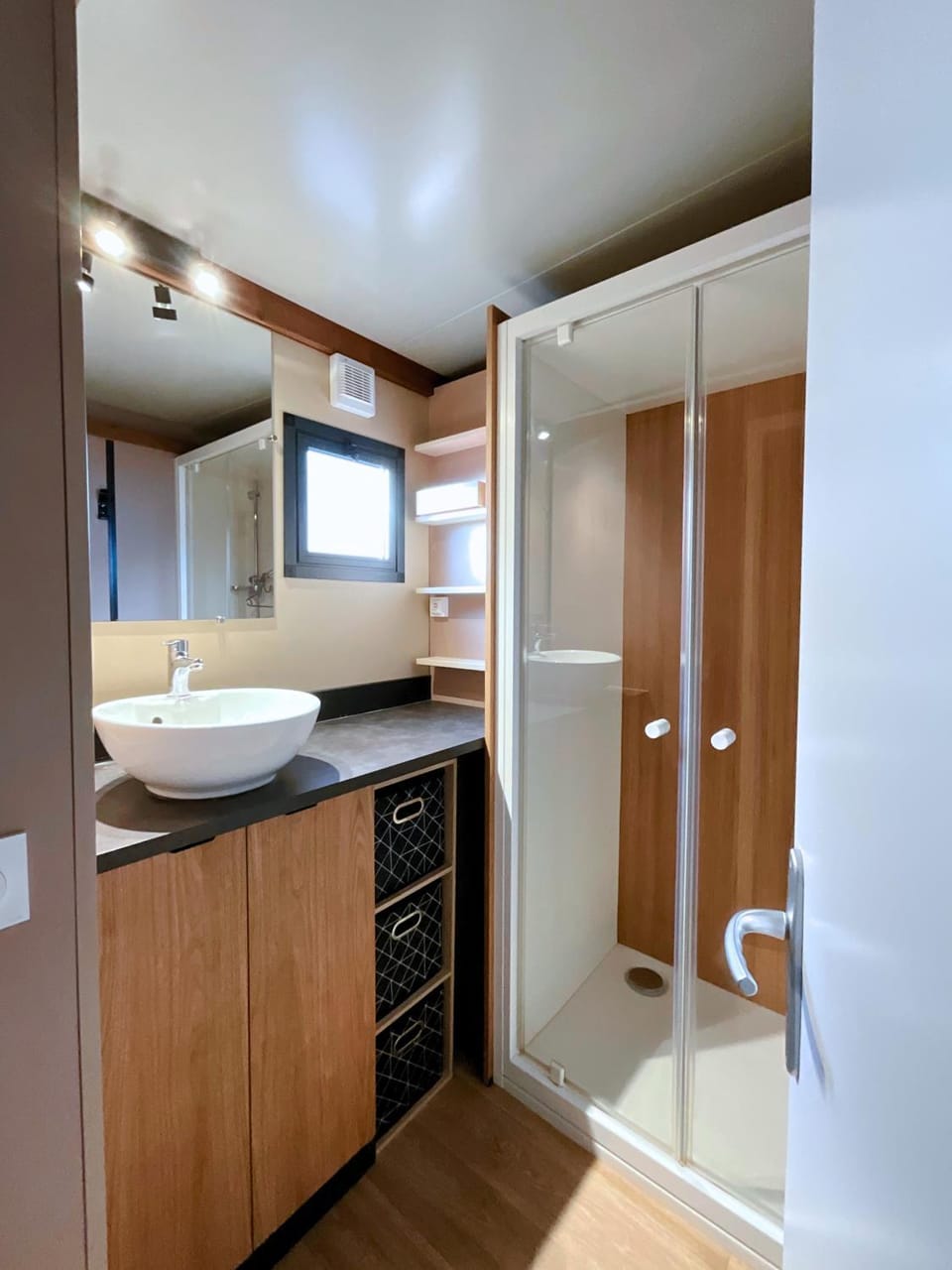 Shower, Bathroom, washing machine