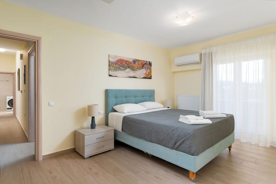 Bed, Photo of the whole room, Bedroom, towels, air conditioner