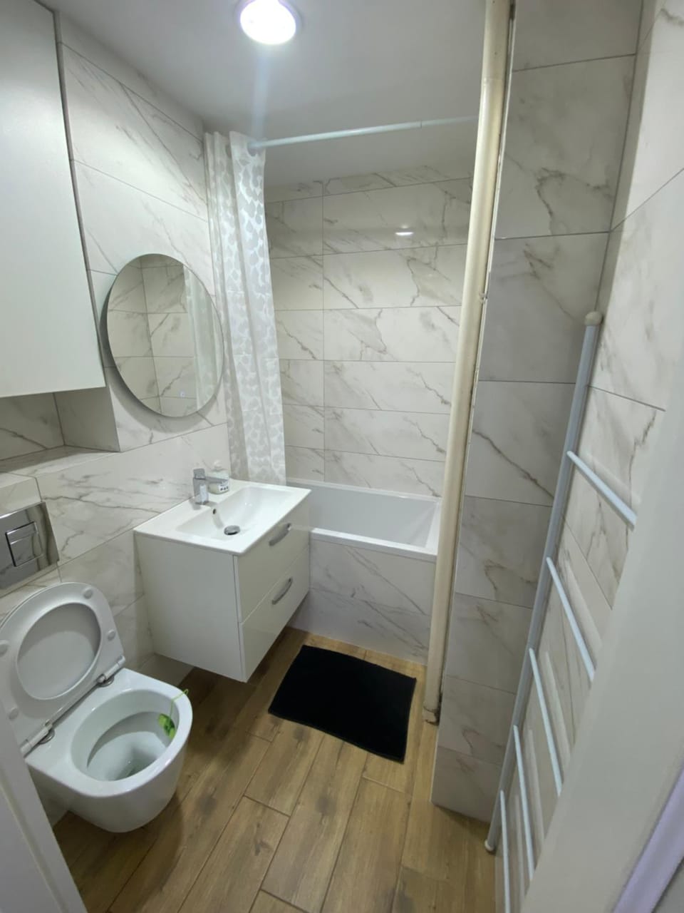 Shower, Toilet