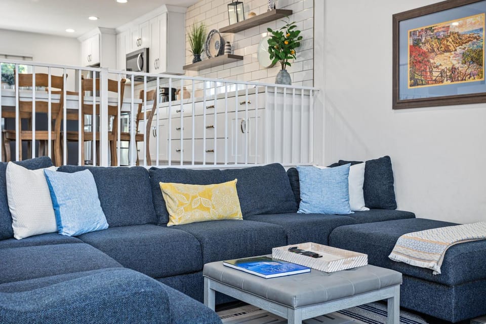 Live in the Sunshine-DMBC148N House in Solana Beach