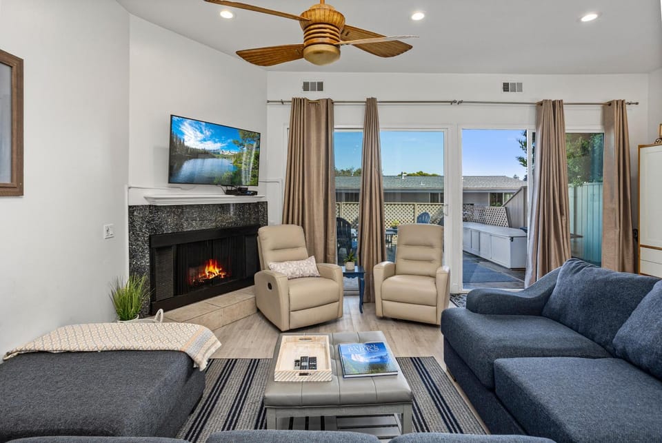 Live in the Sunshine-DMBC148N House in Solana Beach