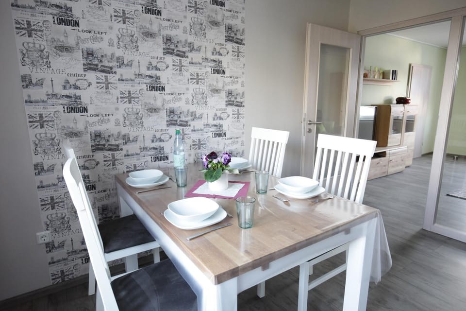 Seating area, Dining area, kitchen