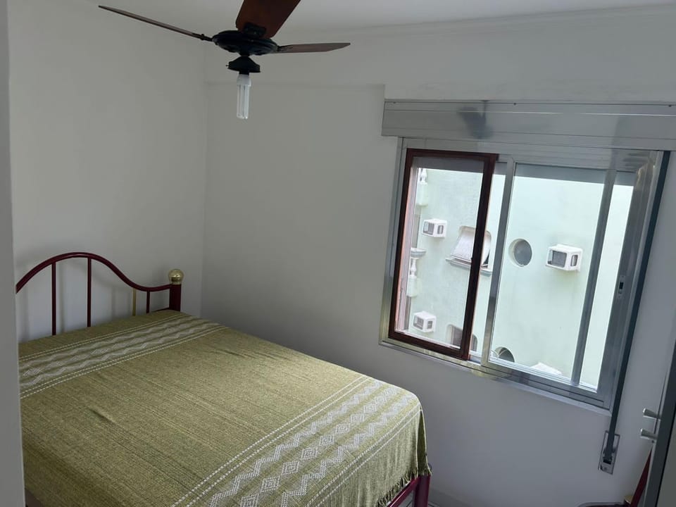 Bed, TV and multimedia, Bedroom