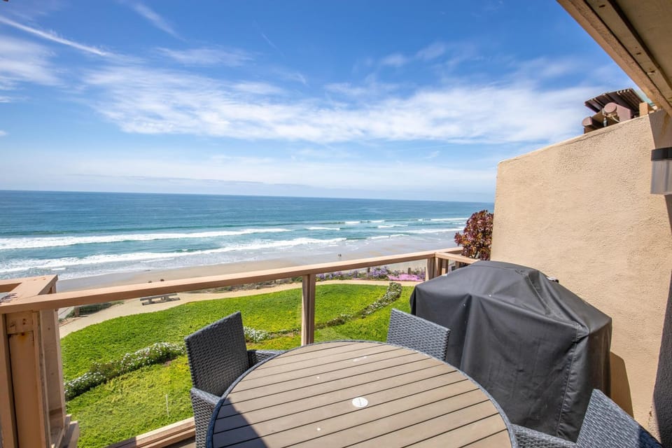 Above the Waves - SUR116 House in Solana Beach