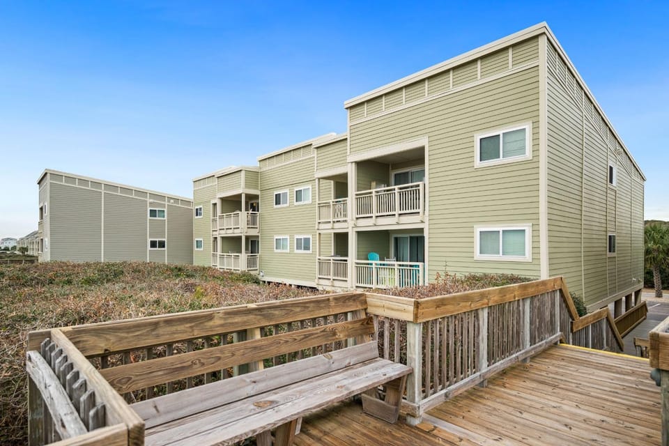 Beach Retreat by Oak Island Accommodations Apartment in Caswell Beach