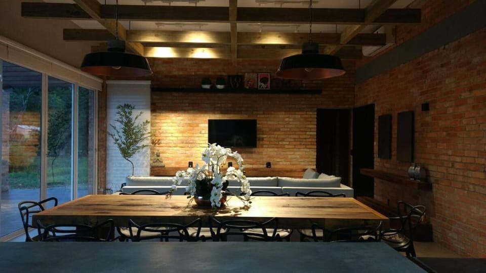 TV and multimedia, Living room, Seating area, Dining area