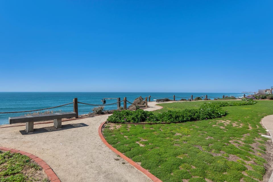 Barefoot Oasis - SUR127 House in Solana Beach