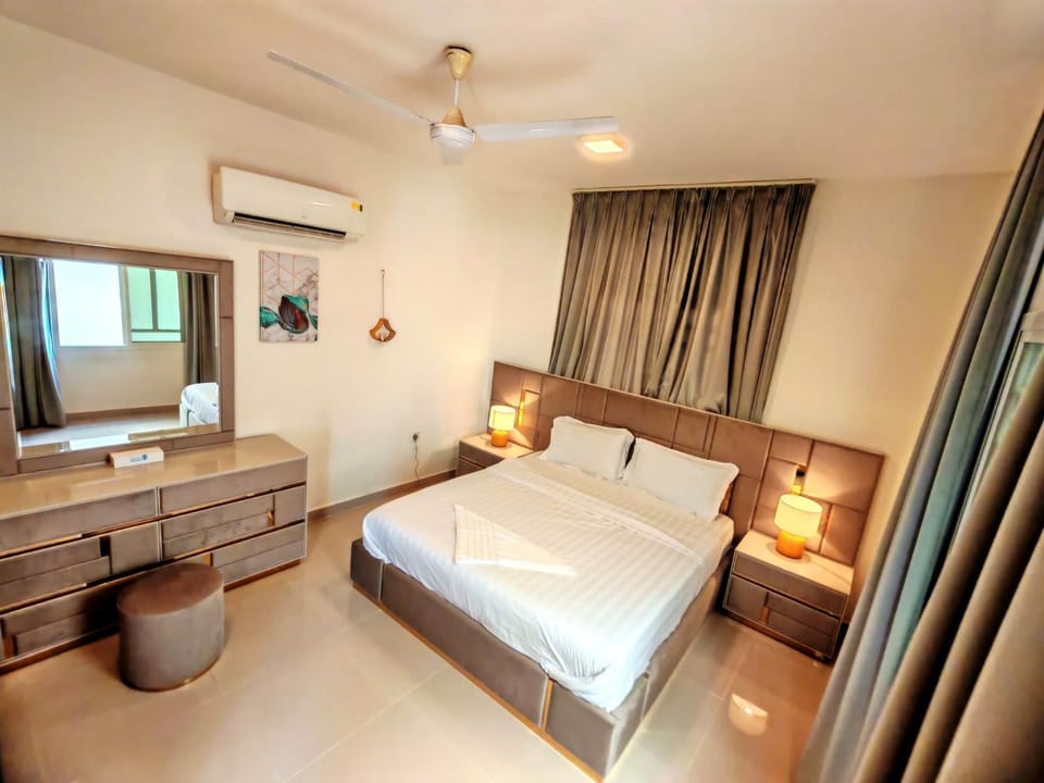 Property building, Bed, Bedroom, air conditioner