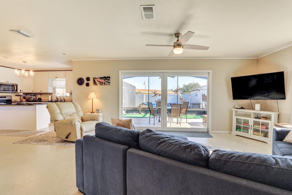 4 Mi to Historic Dtwn Venice: Home w/ Heated Pool! House in Venice Gardens