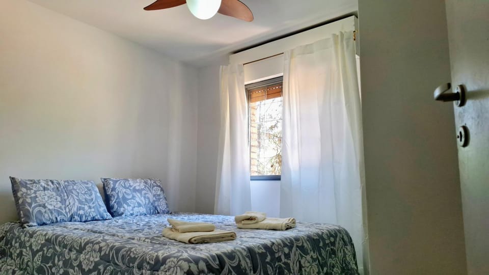 Photo of the whole room, Bedroom, towels