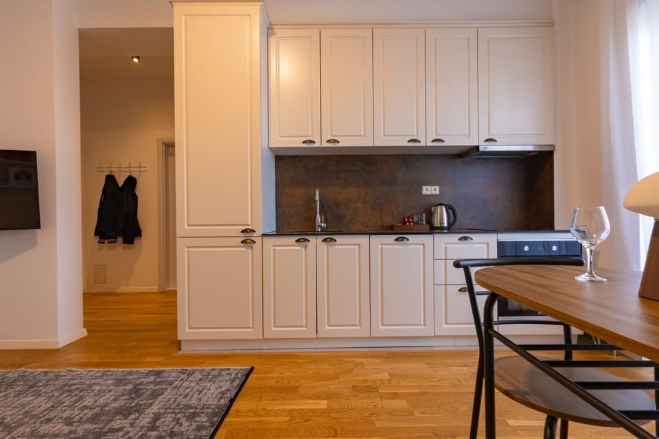 Kitchen or kitchenette, Dining area, stove