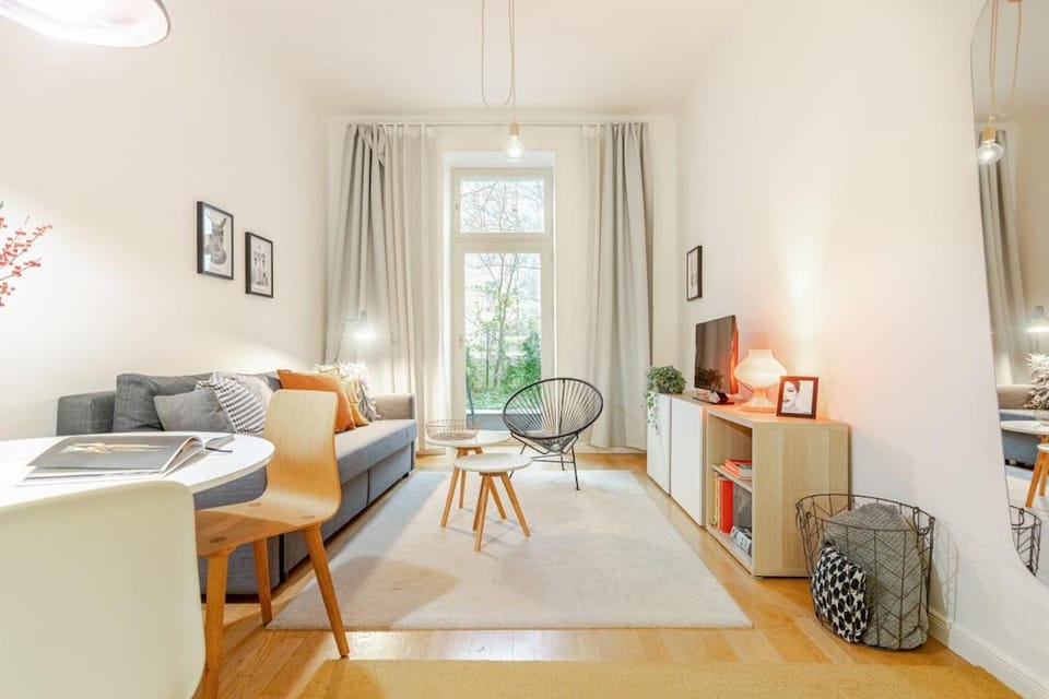 Bed, Living room
