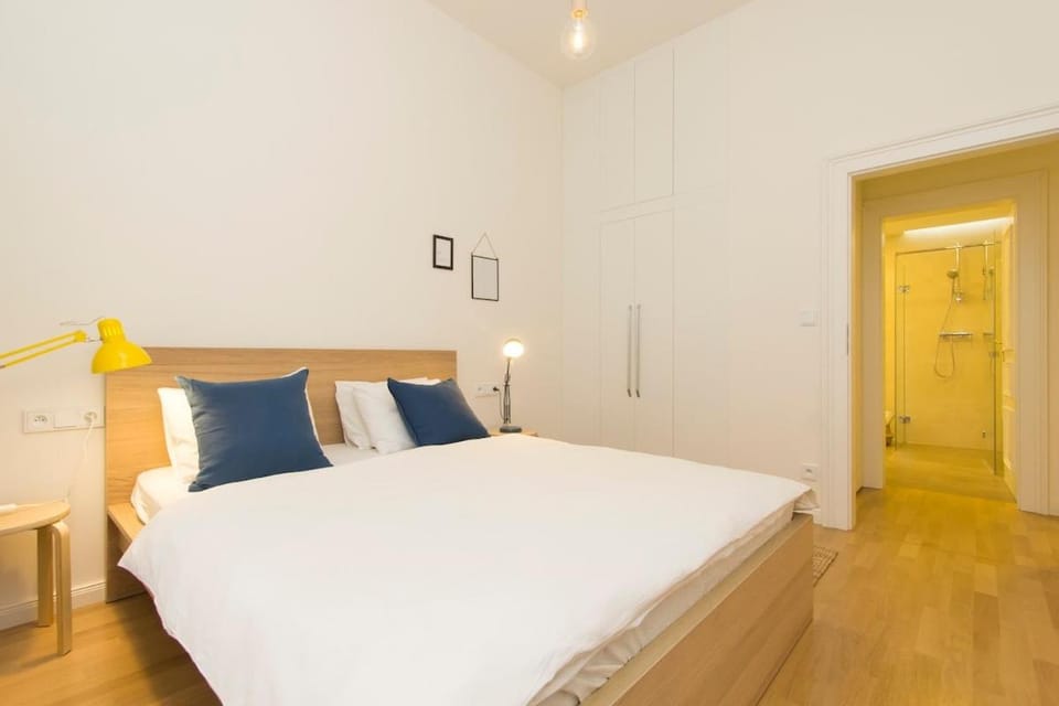 Bed, Photo of the whole room, Bedroom, wardrobe