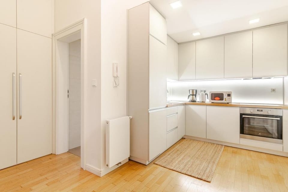 Kitchen or kitchenette, dishwasher, oven, stove