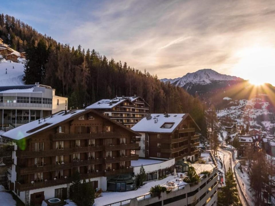 Property building, Neighbourhood