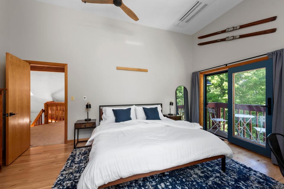 Bed, Business facilities, Bedroom, Mountain view, Mountain view, heating, air conditioner